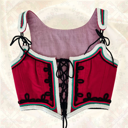 Корсет в червен цвят с булгарски моти от гайтани изглед отпред.