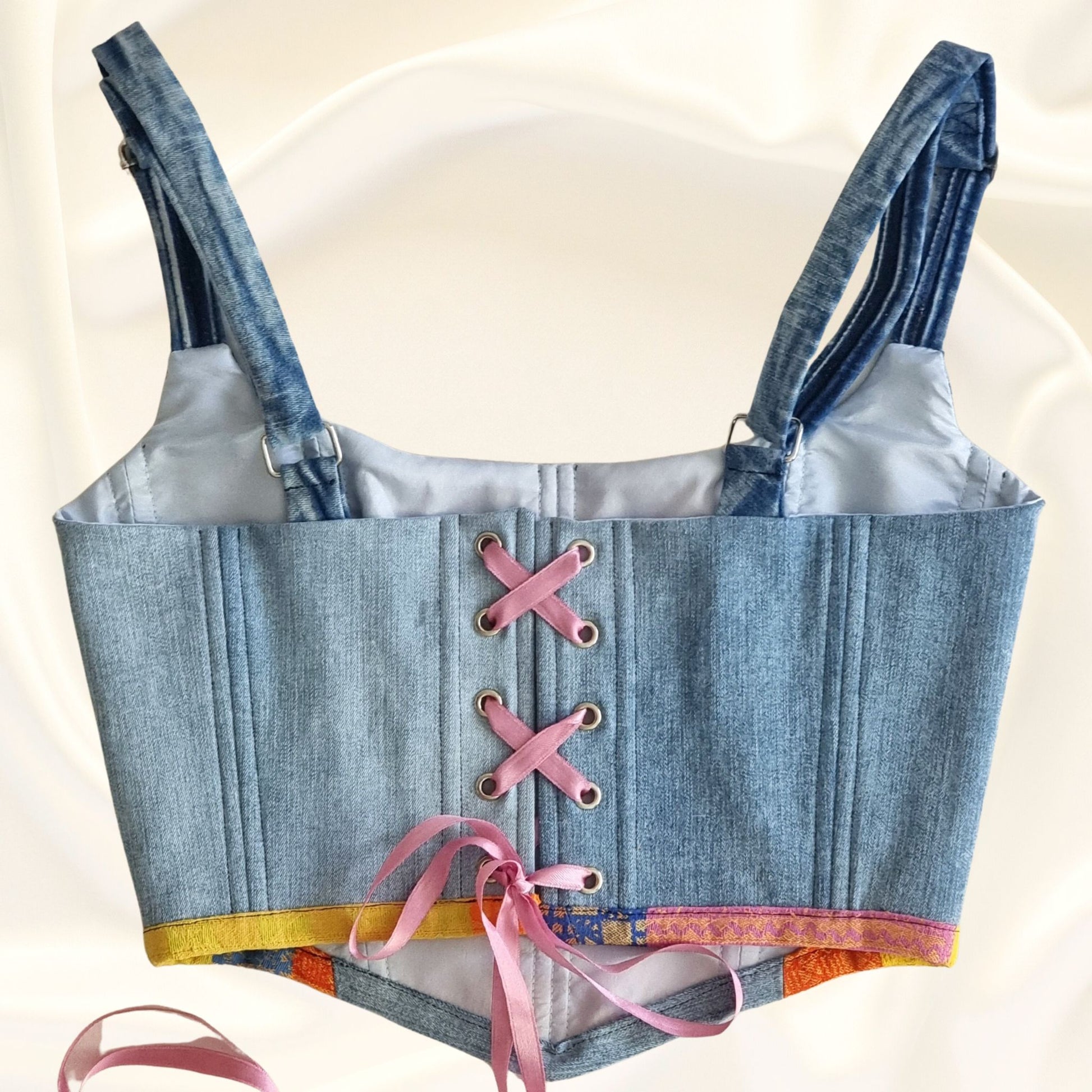 korset ot dankov plat zadna chast, s  regyuliruemi prezramki rachno izraboten s rozova pandelka i metalni kapsi