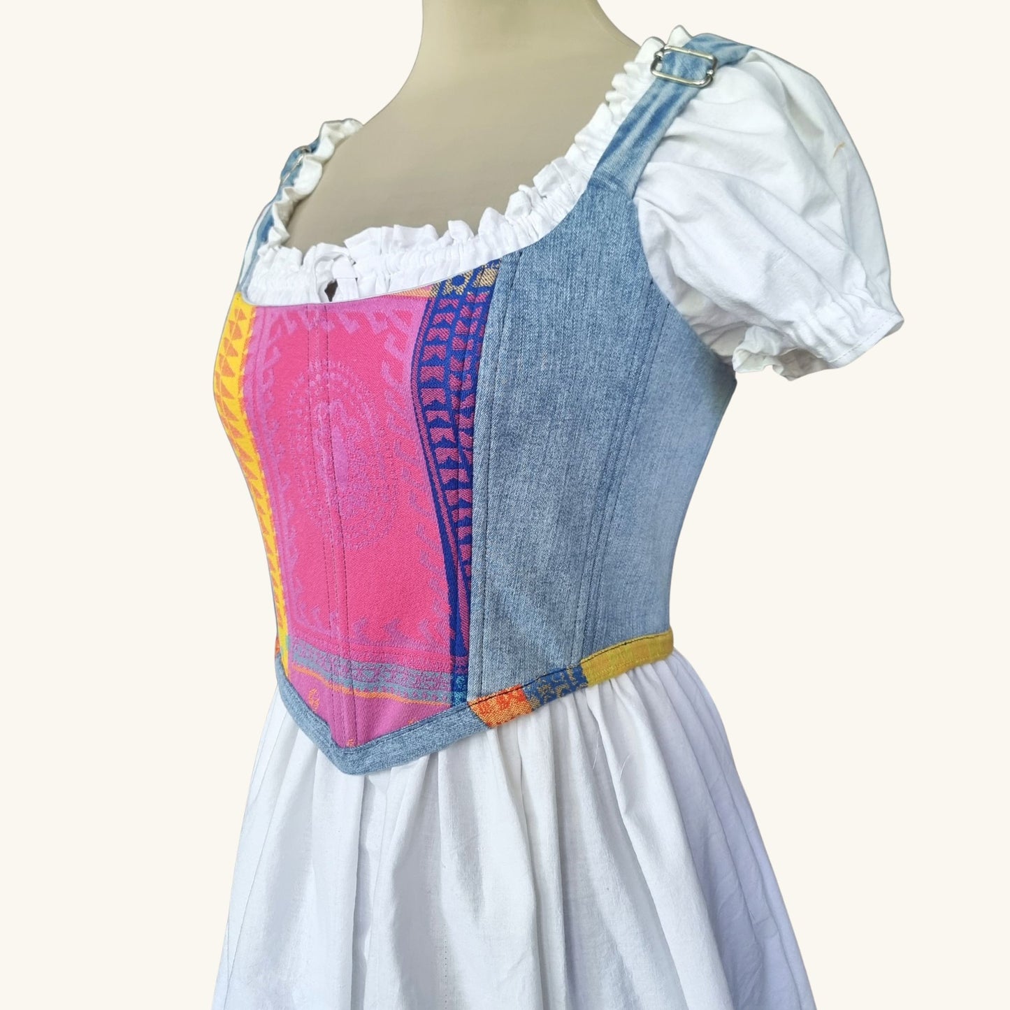 korset ot dankov plat gledka otstrani rachno izraboten s reguliruemi prezramki s rozova pandelka i metalni kapsi 