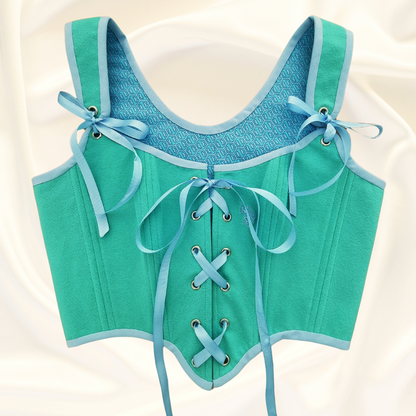 korset ruchno izraboten siniozelen s sini pandelki i metalni kapsi