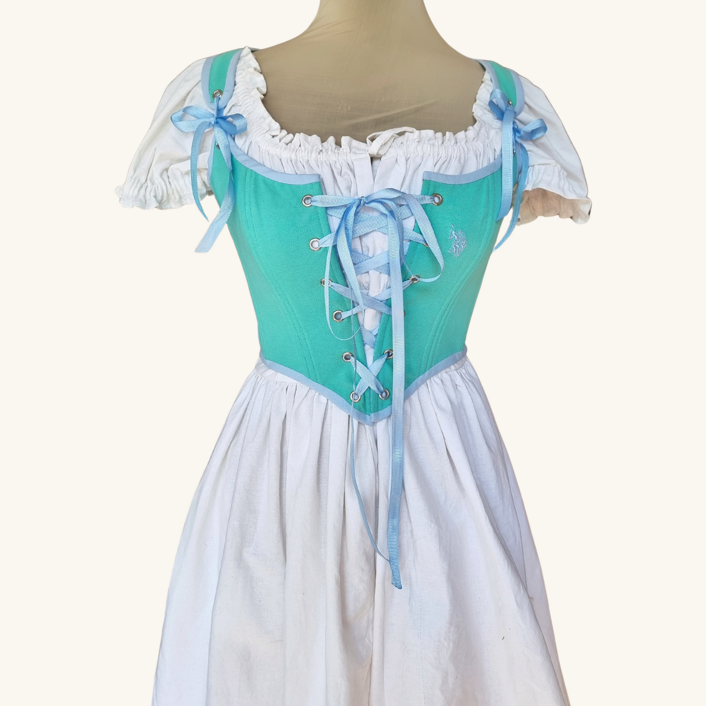 korset gledka otpred siniozelen ruchno izraboten na maneken