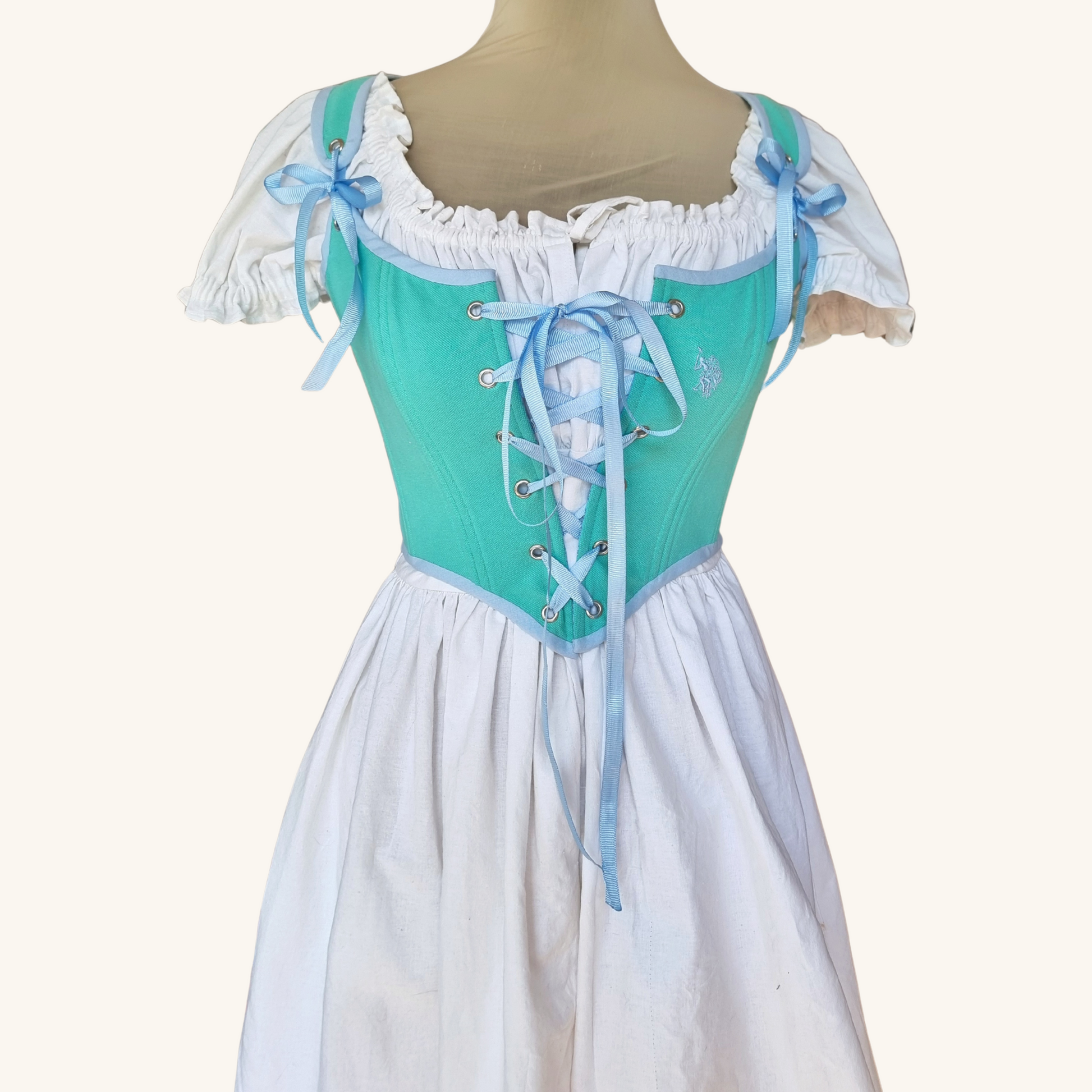 korset gledka otpred siniozelen ruchno izraboten na maneken